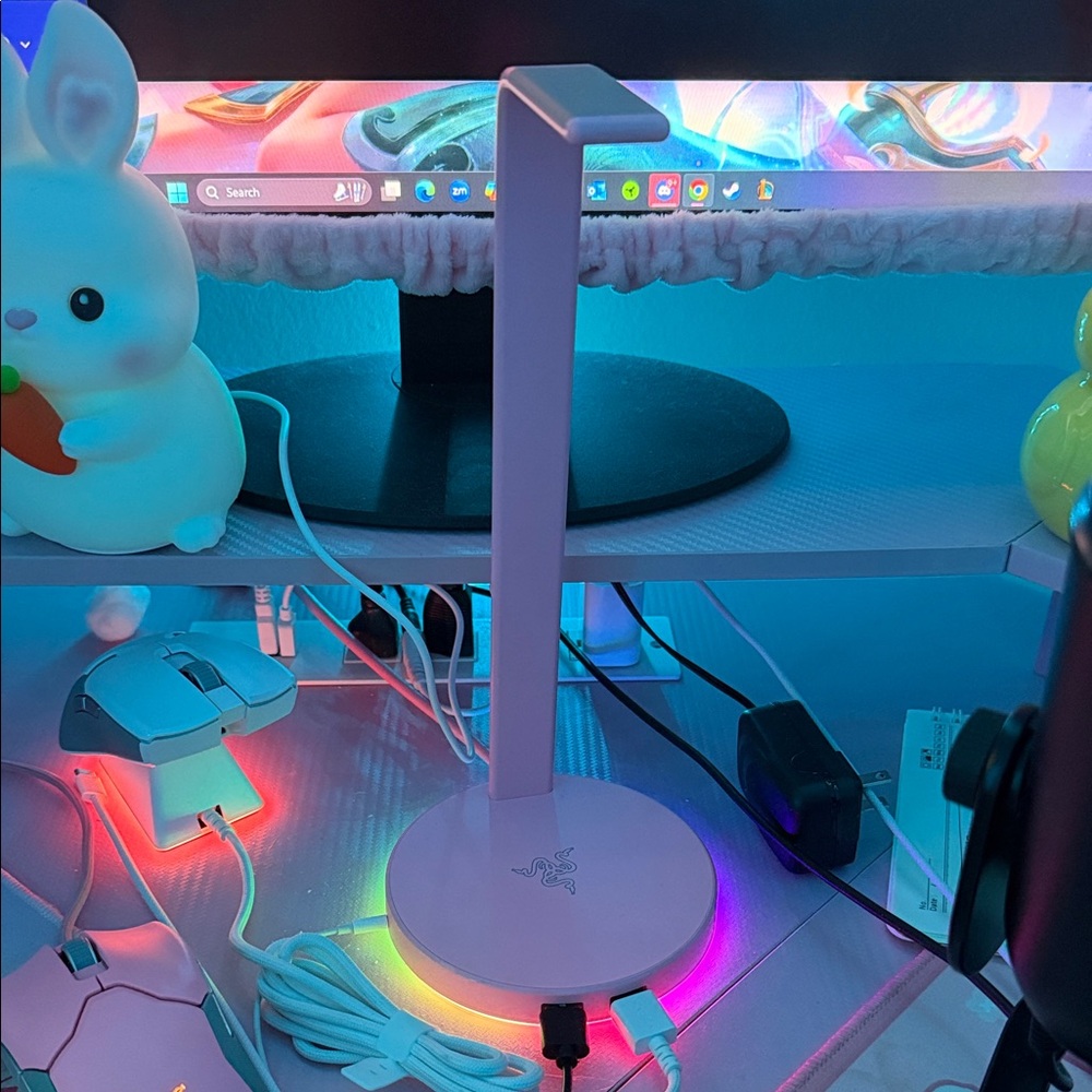 Razer Quartz Pink Headset Stand with RGB Base